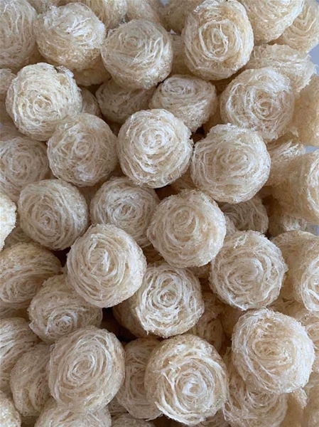 Nhặt Lông Và Dựng Hình Hoa Hồng: Yến thô sau khi nhặt sạch lông được dựng hình giống với hoa hồng